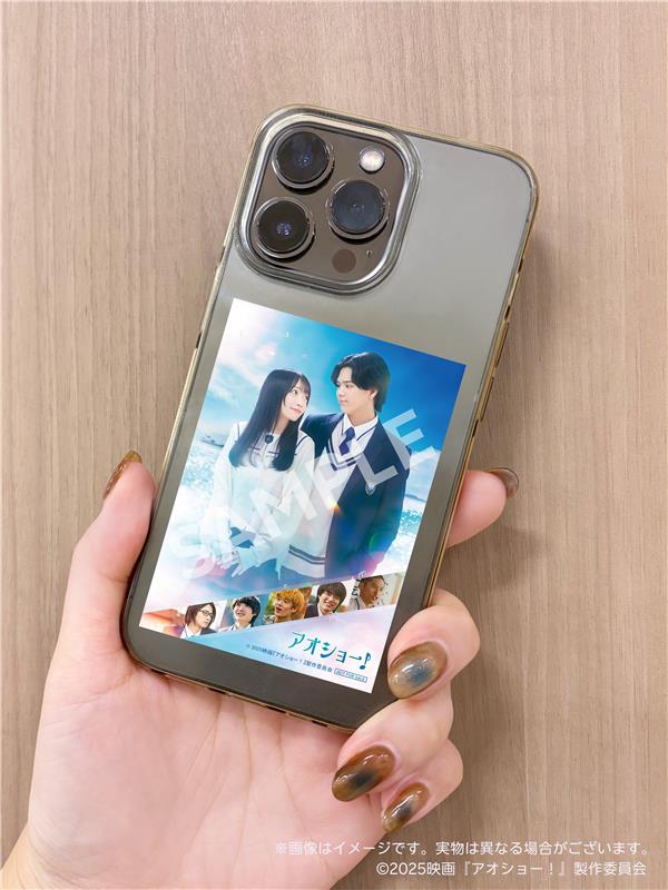 rakutenbooks's tweet image. ／
オリジナル特典の実物画像公開📢
＼
映画「#アオショー！」
Blu-ray＆DVD 2026/4/22発売

🛒➡r10.to/hYOzvo

🎵楽天ブックス限定先着特典🎵
ハーフブロマイド
※画像はイメージです

劇場パンフレットが付属する【限定版】も同時発売✨

#RAN(#MAZZEL) #山川ひろみ #小山慶一郎