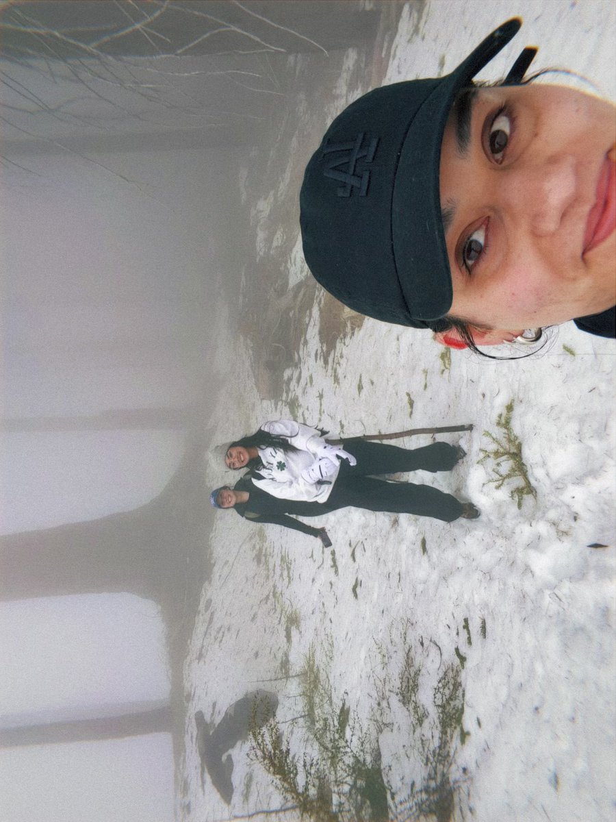 jaylynxo's tweet photo. hiking hungover 0/10
hiking with my favorite girls 10/10 https://t.co/ag3rqFZCLm