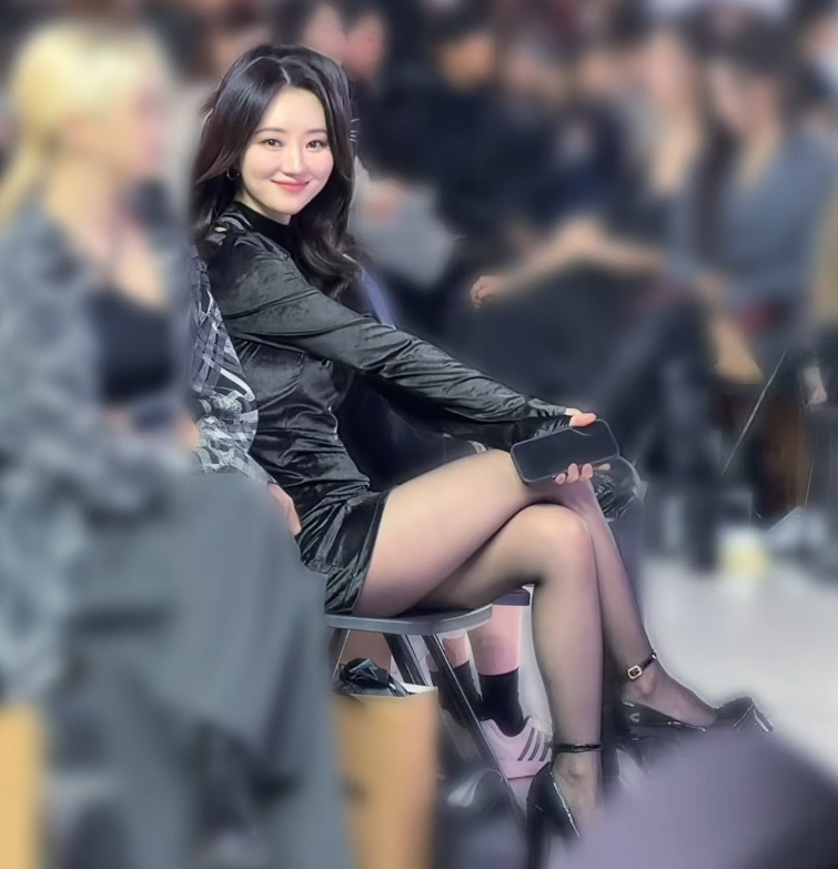 2Moori's tweet photo. Look at her~💜 https://t.co/REJ8OJqcaM