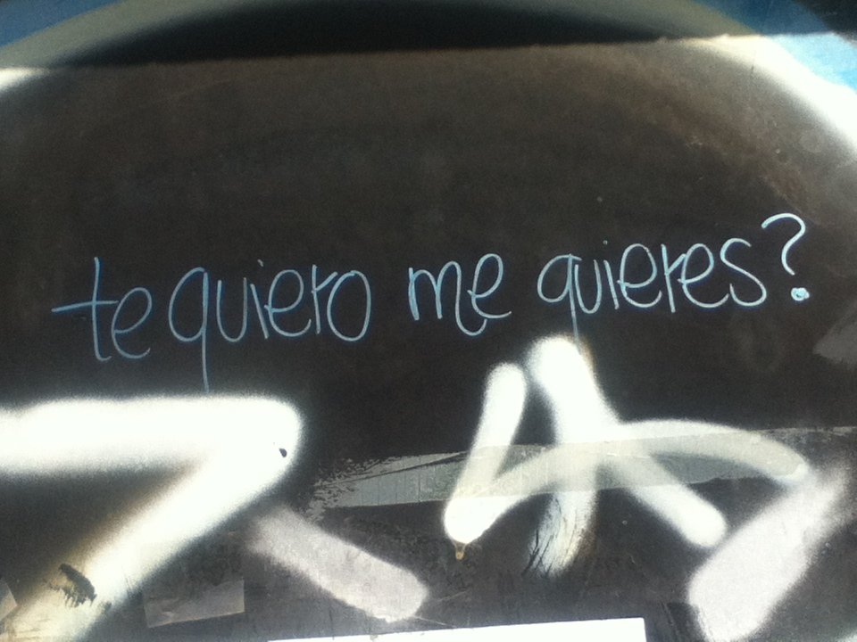 El domingo me compre un Ipod viejito, estoy demasiado obsesionado con el, le tomo foto a todo lo que encuentre, aqui una que tome hoy :]], como amo los dispositivos retro😭