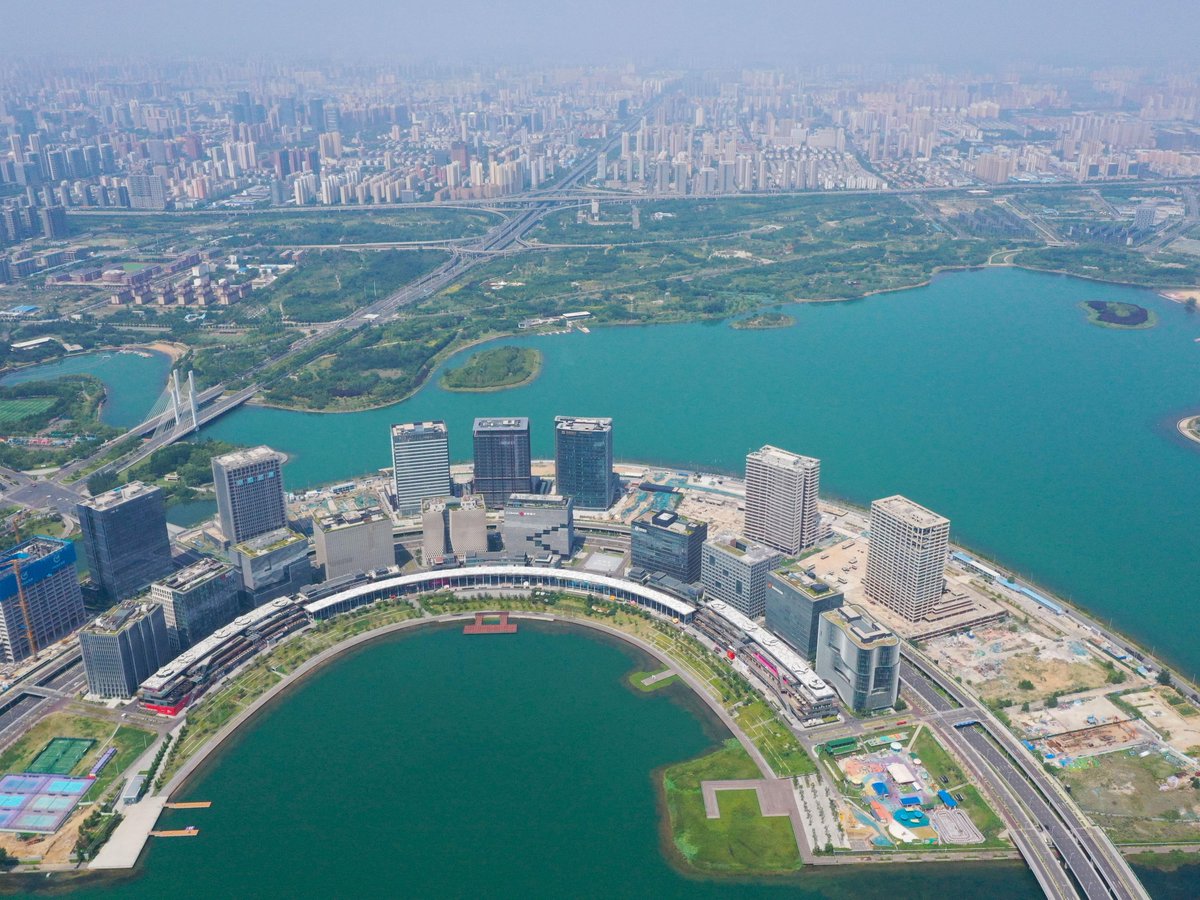 ChinaDaily's tweet image. #Henan province is stepping up efforts to become a higher-level inland opening-up hub by strengthening trade and logistics links with domestic and international markets. #TwoSessions #OpeningUp bit.ly/4l6Rg9s