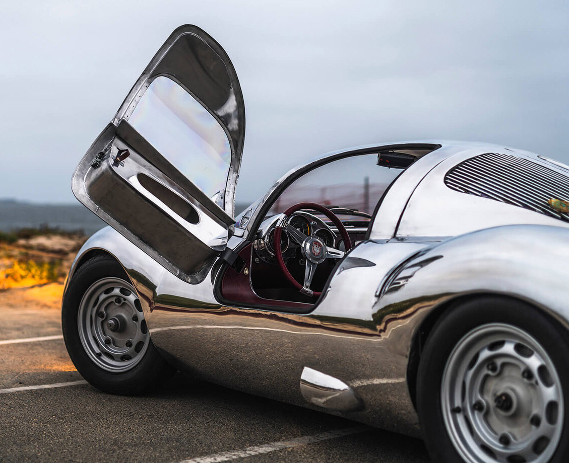 Retromania4ever's tweet photo. 🇺🇸🦅 1960 #Runge RS010
2,300cc OHV Flat 4-Cylinder Engine
2 Twin-Choke Weber Carburetors
195bhb at 5,800rpm.
Truly unique, one-off aluminum-bodied creation by Christopher Rünge 🇺🇸 https://t.co/PWq1Eze49p
