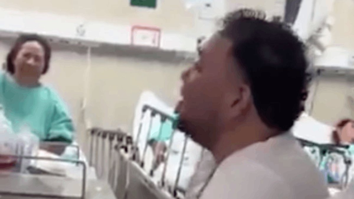 Radio_Zocalo's tweet image. Enfermero del IMSS se vuelve viral por cantar a sus pacientes y levantarles el ánimo
radiozocalo.com.mx/690344/
#VideoViral #IMSS #Enfermero