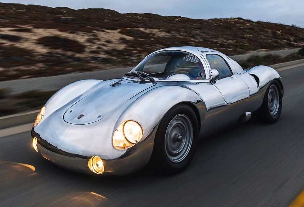 Retromania4ever's tweet photo. 🇺🇸🦅 1960 #Runge RS010
2,300cc OHV Flat 4-Cylinder Engine
2 Twin-Choke Weber Carburetors
195bhb at 5,800rpm.
Truly unique, one-off aluminum-bodied creation by Christopher Rünge 🇺🇸 https://t.co/PWq1Eze49p