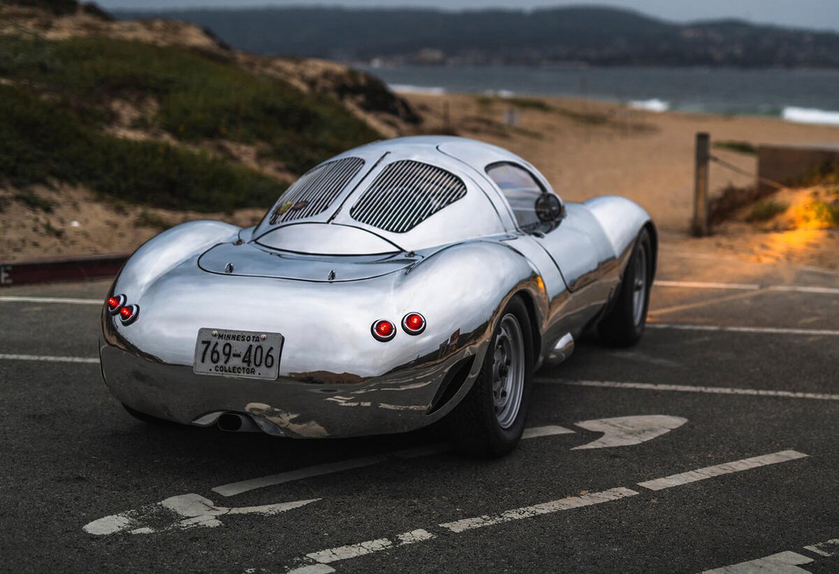 Retromania4ever's tweet photo. 🇺🇸🦅 1960 #Runge RS010
2,300cc OHV Flat 4-Cylinder Engine
2 Twin-Choke Weber Carburetors
195bhb at 5,800rpm.
Truly unique, one-off aluminum-bodied creation by Christopher Rünge 🇺🇸 https://t.co/PWq1Eze49p