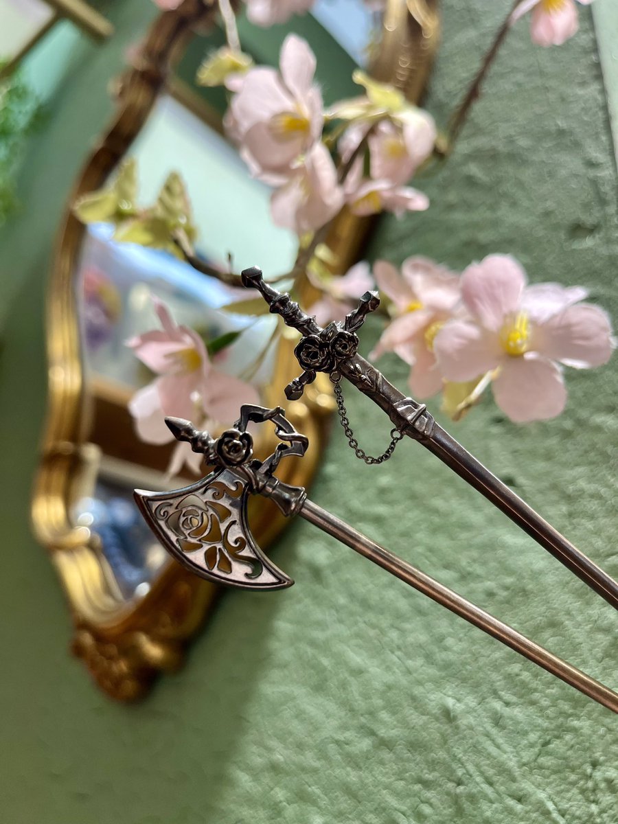 ꕥ 再入荷情報 ꕥ】 🌹紅蓮薔薇一本簪 -ソード-🌹 再入荷いたしました