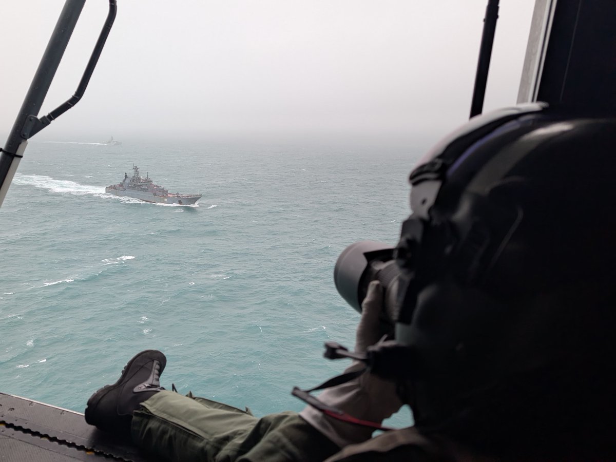 Royal Navy tweet media