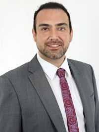 KARIM BIANCHI RETAMALES 
Se ausentó de la votación porque le ofrecieron la Vicepresidencia del Senado.
Una maniobra vil y sucia, aunque bastante coherente con su forma de hacer política. Al final, no sorprende: es POLÍTICO. 
(miserable la historia lo juzgará)