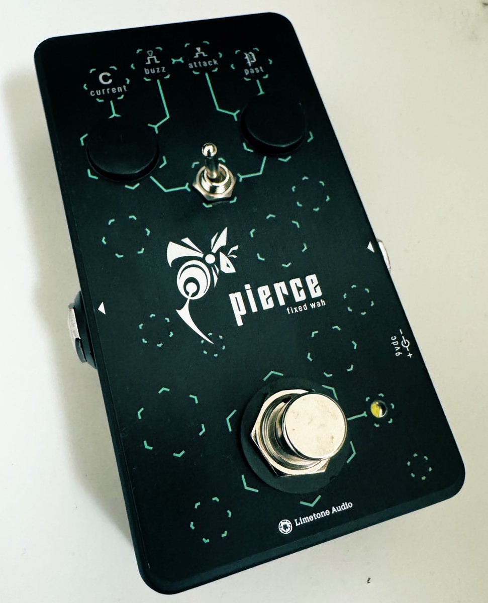 3omOtp6mLEbyfBc's tweet image. 話題のエフェクターを手に入れた！
デザインもオシャレでテンションあがるー。

これでCryBabyにガムテで半ワウ作るのからお別れよ笑

#mng 
#limestoneaudio