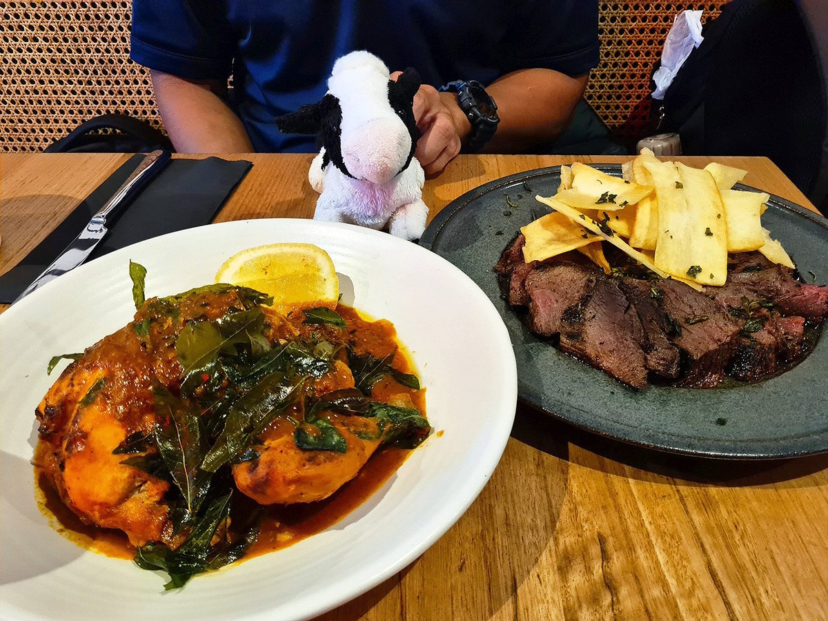 cliff_89's tweet photo. BLOG LINK: https://t.co/5yFoinAvTF

#BigEsso by #MabuMabu in #RoyalStacks in #Melbourne, #Australia serves dishes with native #Australian ingredients!

#restaurant #crocodile #emu #chicken #ant #chocolate #eat #food #foodie #blog #foodblog #foodblogger https://t.co/zFdXKX8y3p