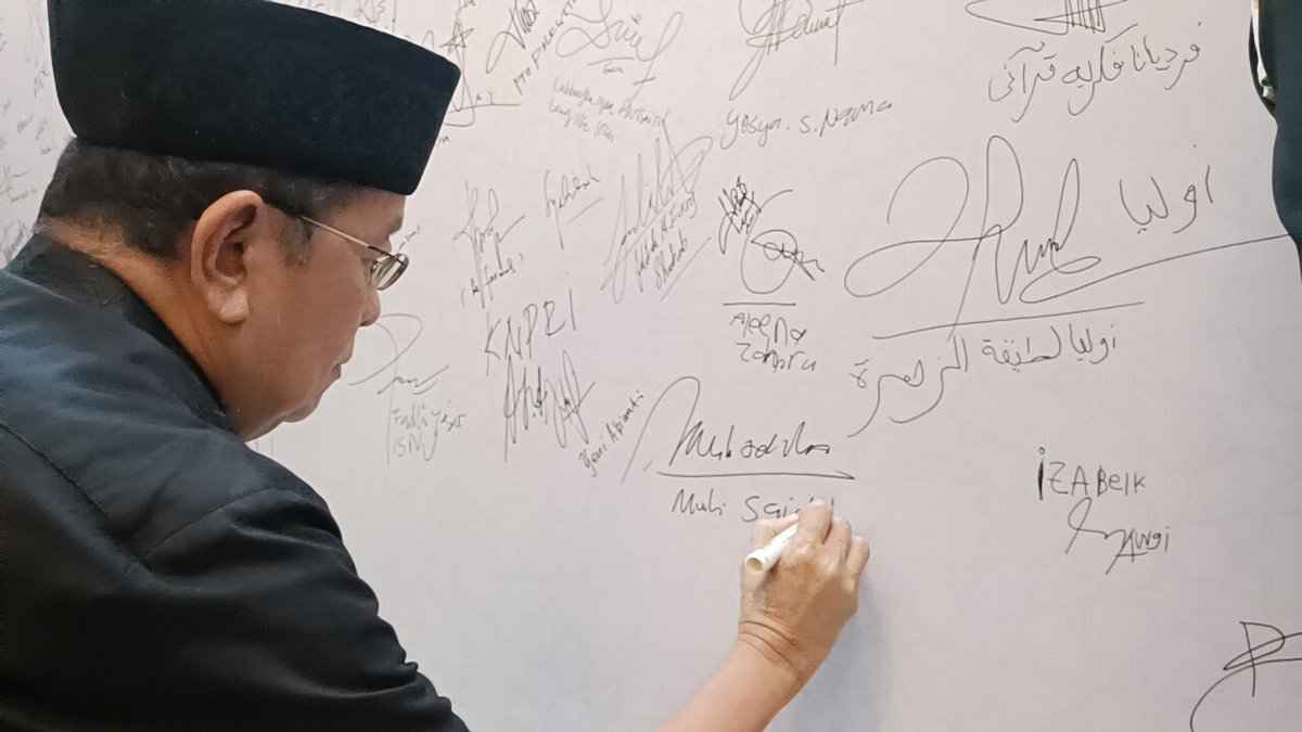 Menyerahkan pernyataan GMKR (Gerakan Merebut Kedaulatan Rakya) kepada Dubes Iran. 
GMKR turut berduka cita atas wafatnya pemimpin tertinggi Iran Ali Khameini dan memberikan dukungan perjuangan Iran melawan AS dan Israel