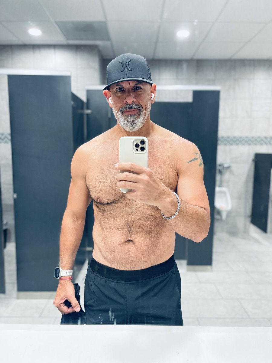 carmuel70's tweet photo. No te quites !!
💪🏼🇵🇷
#gymmotivation #Gymbro #beard #men #gayman #barba https://t.co/W3kPY6GN2m