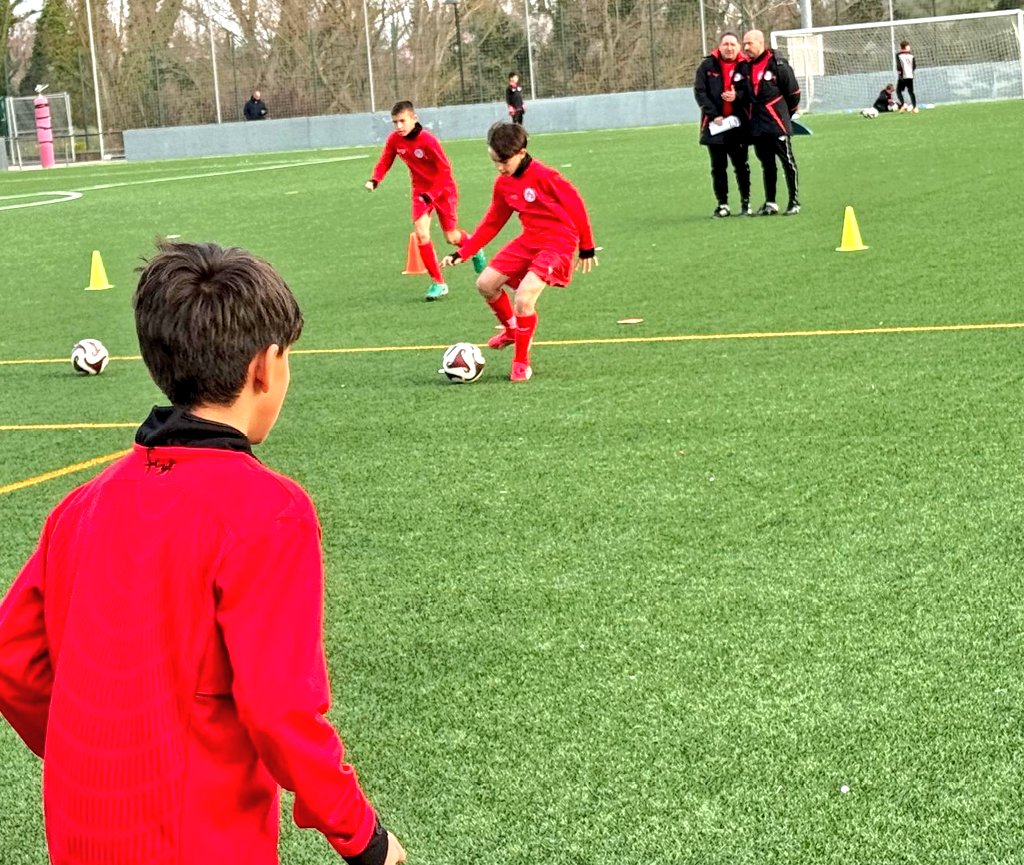FCyLF's tweet image. SELECCIONES / @FCyLF 

Entrenar, formarse, preparar... nuestras Selecciones Sub12 femenina y masculina #CYL ⚪️🔴 dándolo todo a un mes de los Campeonatos de España Alevines  🇪🇦