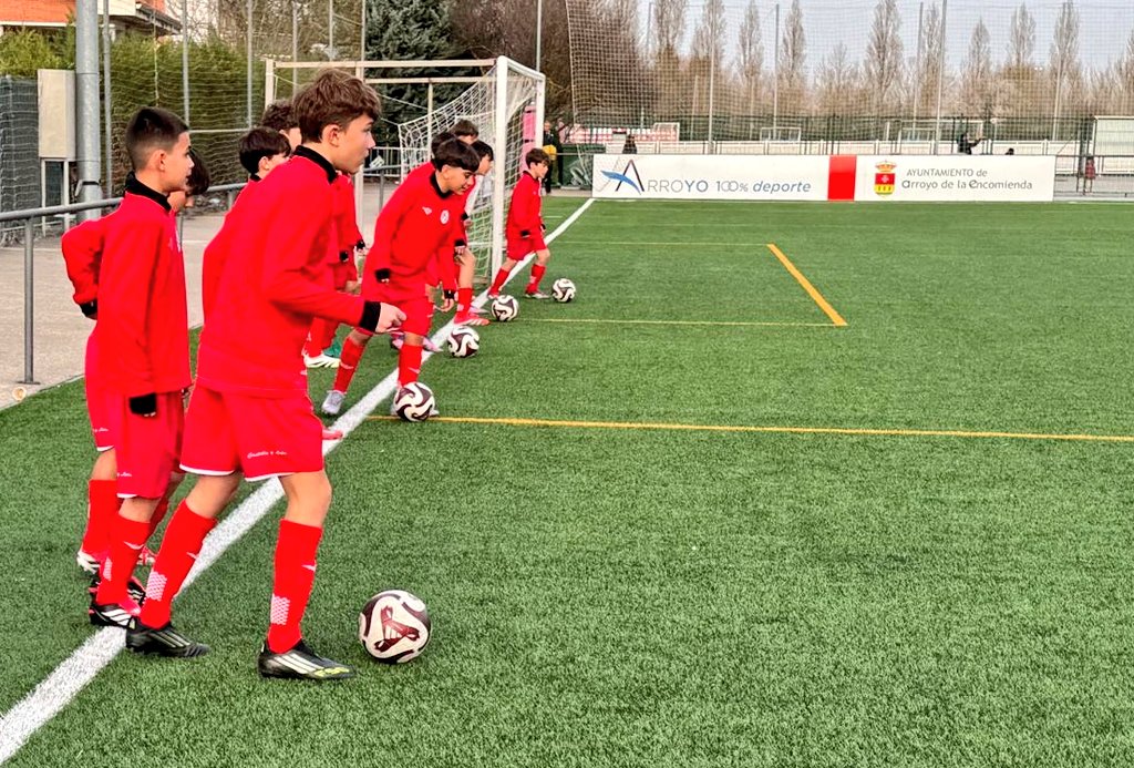 FCyLF's tweet image. SELECCIONES / @FCyLF 

Entrenar, formarse, preparar... nuestras Selecciones Sub12 femenina y masculina #CYL ⚪️🔴 dándolo todo a un mes de los Campeonatos de España Alevines  🇪🇦
