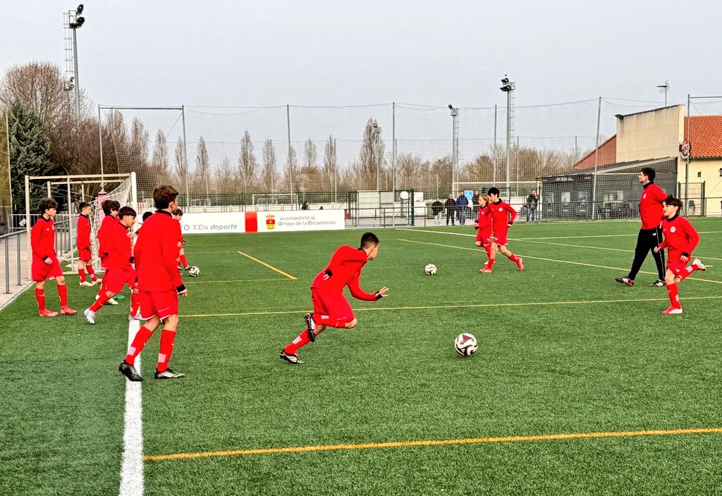 FCyLF's tweet image. SELECCIONES / @FCyLF 

Entrenar, formarse, preparar... nuestras Selecciones Sub12 femenina y masculina #CYL ⚪️🔴 dándolo todo a un mes de los Campeonatos de España Alevines  🇪🇦