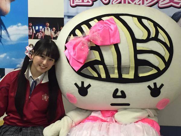 udonnoww's tweet photo. 🎉祝🎉
あーりんお姉ちゃん、結婚おめでとうどん♨
映画『幕が上がる』ももクロ舞台挨拶全国行脚〜香川県〜から11年。

待ち時間、遊んでくれたり、狭い通路を歩く時、エスコートしてくれたのを忘れないよ♨
うどんのように末長くお幸せに！💝

うどん脳より

◎写真『幕が上がる』公式Twitterより https://t.co/FKaMuqtkxv