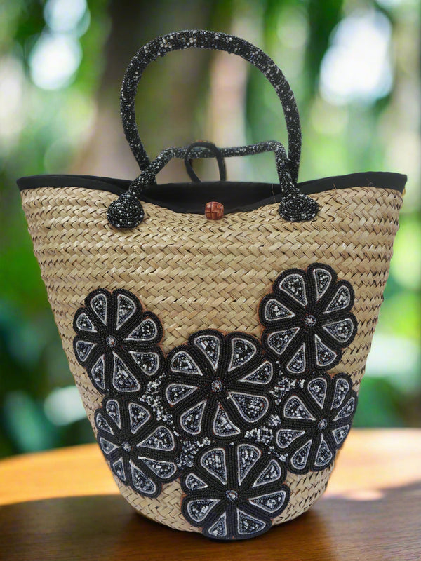 theonlineduka's tweet photo. Handcrafted Beaded Raffia Bags ❤️
A perfect blend of style, functionality, and sustainability ✨
You can match them with sandals/beach wear/summer dresses 
Get yours today at Kes 4740 
#rafiabeadedbag#beachbag #shoppingbag #theonlinedukakenya https://t.co/sG3DiWD6lC