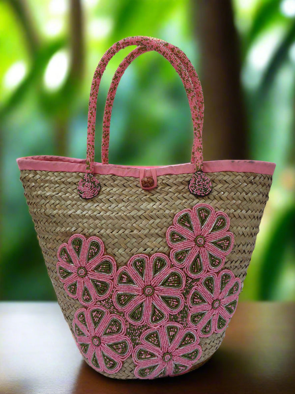theonlineduka's tweet photo. Handcrafted Beaded Raffia Bags ❤️
A perfect blend of style, functionality, and sustainability ✨
You can match them with sandals/beach wear/summer dresses 
Get yours today at Kes 4740 
#rafiabeadedbag#beachbag #shoppingbag #theonlinedukakenya https://t.co/sG3DiWD6lC