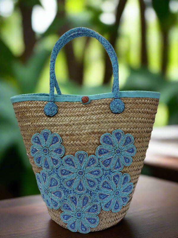 theonlineduka's tweet photo. Handcrafted Beaded Raffia Bags ❤️
A perfect blend of style, functionality, and sustainability ✨
You can match them with sandals/beach wear/summer dresses 
Get yours today at Kes 4740 
#rafiabeadedbag#beachbag #shoppingbag #theonlinedukakenya https://t.co/sG3DiWD6lC