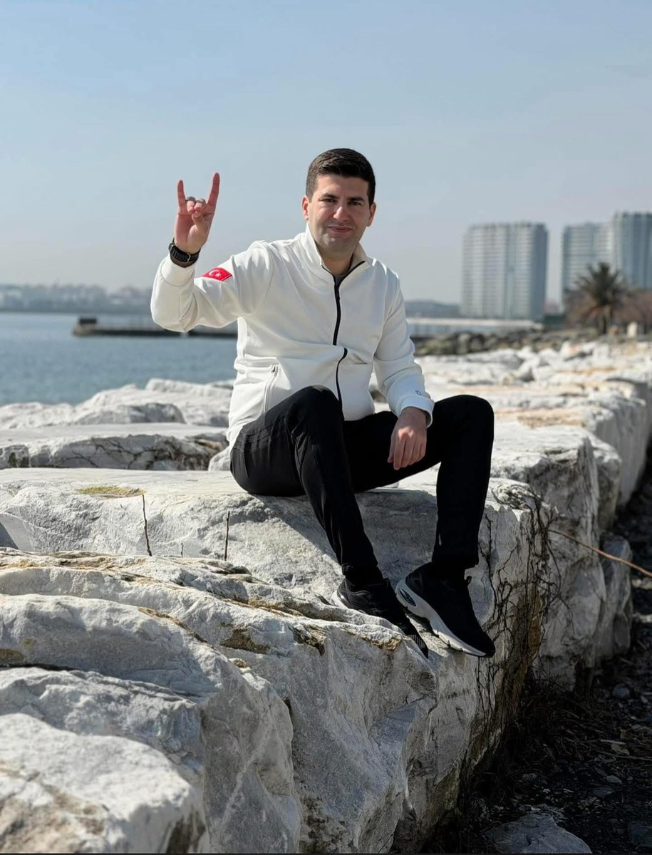 "Maddi zevklere tapanların ustası olmaktansa, bir ömür ülkü erlerininin peşinden gitmeyi, hep çırak kalmayı tercih ederim."

(Galip Erdem)

Yolun Yolumuzdur Sayın Genel Başkanım🇹🇷

<a href="/ayyildirim1/">Ahmet Yiğit Yıldırım</a>