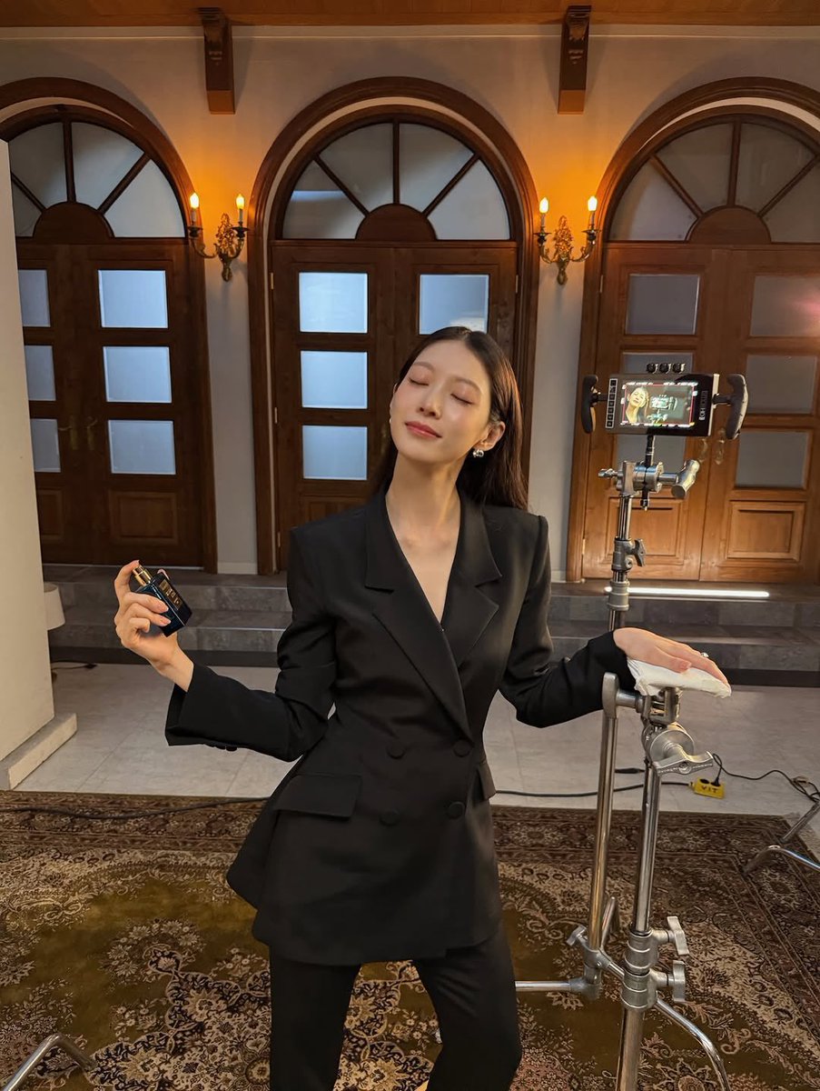 GSYintl's tweet photo. https://t.co/UAVefH5JyR

#TheLeadersNote #GongSeungYeon #공승연 https://t.co/IHJEBFqWtP