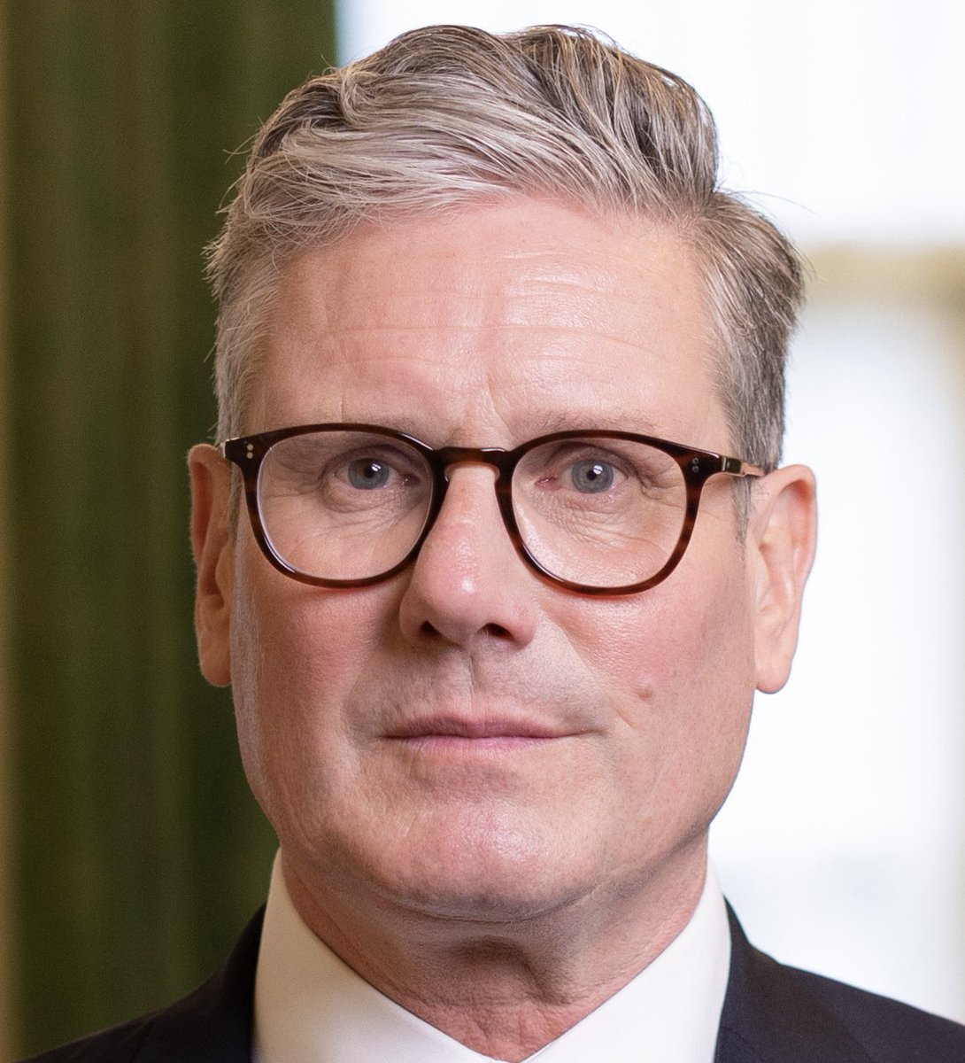 Oli London tweet media