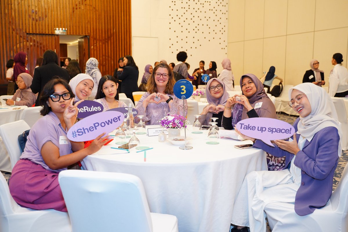 Canada in Indonesia tweet media