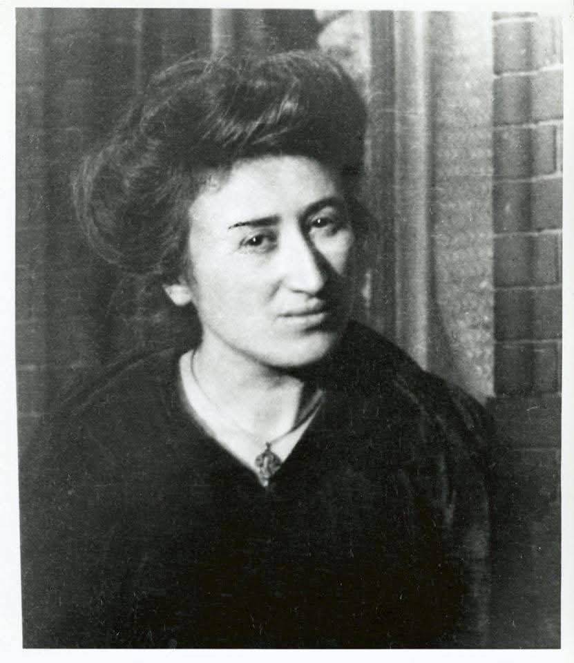 Un dia com avui de 1871 va nèixer Rosa Luxemburg

Si no et mous, no sents les cadenes.