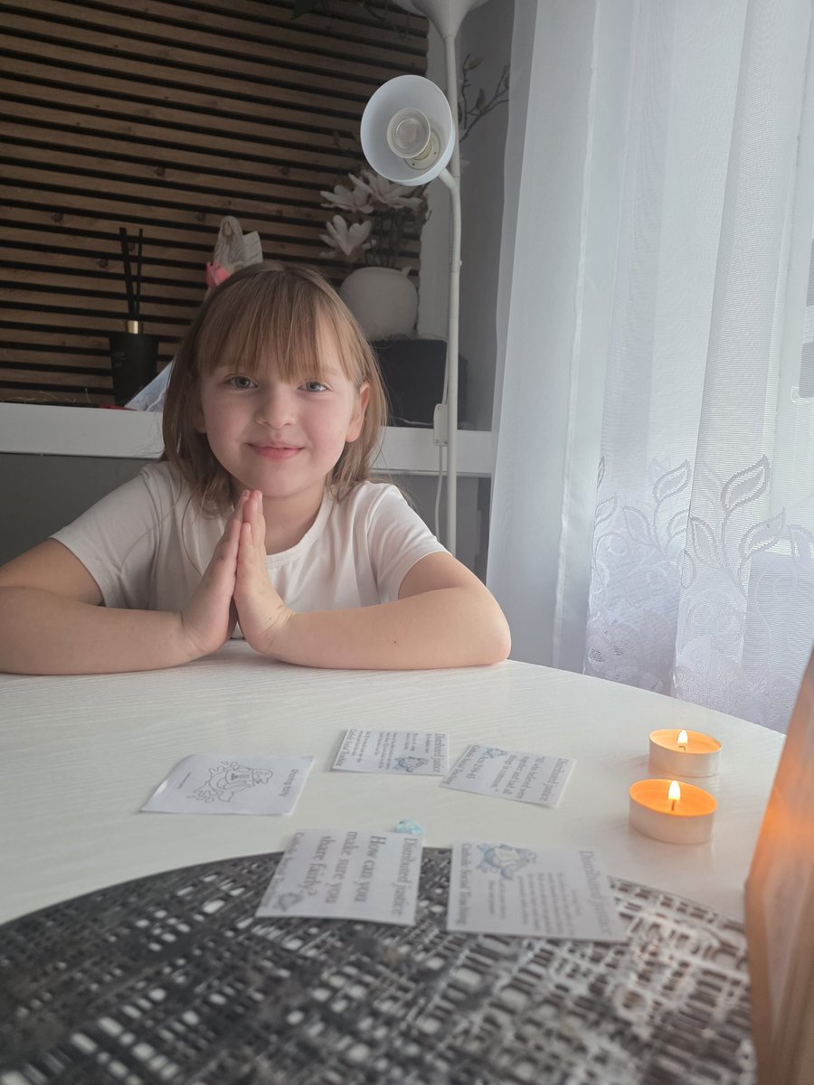 GraynaKubasiew2's tweet photo. #StAugustinesPrayer
Zuzia Y3 enjoyed having the prayer box. https://t.co/x8eJGdk46h