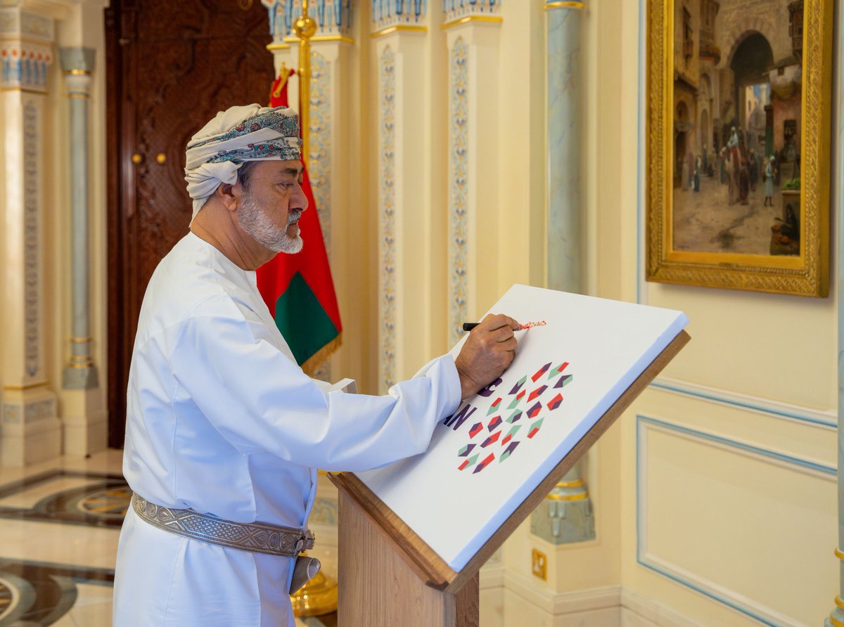 Mo7m98's tweet photo. عُمان اليوم تتصدر المشهد بحملة دعائية عالمية مجانية! 🇴🇲

تفاعل واسع جداً مع دعوات العيش والاستثمار في السلطنة، والسؤال الأهم: 

هل نحن مستع��ون لالتقاط أنظار العالم وجذبهم لبدء مشاريعهم وحياتهم هنا؟ 

الجواب قطعاً نعم! 👇

تمتلك عُمان كل مقومات الجذب العالمية:

🕊️ قيادة حكيمة: 

سياسة تؤمن بالسلام وتدعو إليه�� جعلت من مطاراتنا وموانئنا "عناوين للسلام" والملاذ الآمن في المنطقة.

⚓ بنية لوجستية وتجارية: 

مناطق حرة وموانئ عالمية في (الدقم، صحار، وصلالة) جاهزة لربط الشرق بالغرب.

🏢 مشاريع مستقبلية: 
ثورة عمرانية ضخمة ومشاريع متطورة مصممة خصيصاً لتحفيز الأعمال واحتضان المستثمرين.

العالم يبحث عن الأمان والبيئة الخصبة للنمو.. 
وعُمان تقدم الاثنين معاً. 

الوجهة القادمة للمشاريع والعيش هي السلطنة! 🌟

#استثمر_في_عمان
#عيش_عمان
#اكتشف_عمان