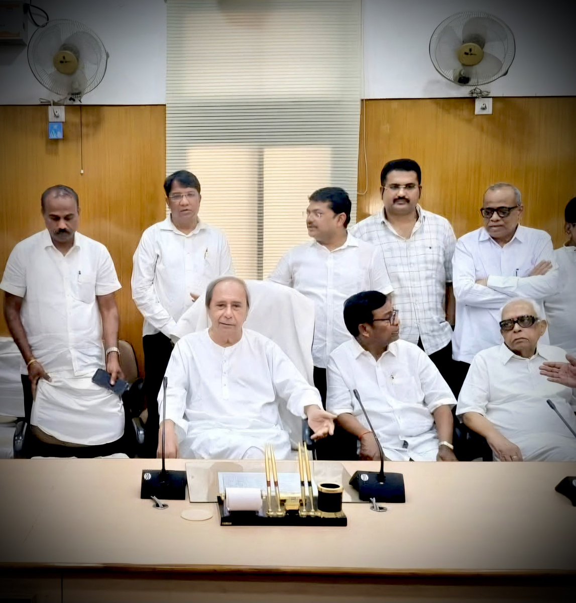ଓଡ଼ିଶା ରାଜନୀତିର ନୂଆ ଗଣିତ: 
ବିଜେଡି + କଂଗ୍ରେସ = ଡାକ୍ତର ଦତ୍ତେଶ୍ବର ହୋତା !!!