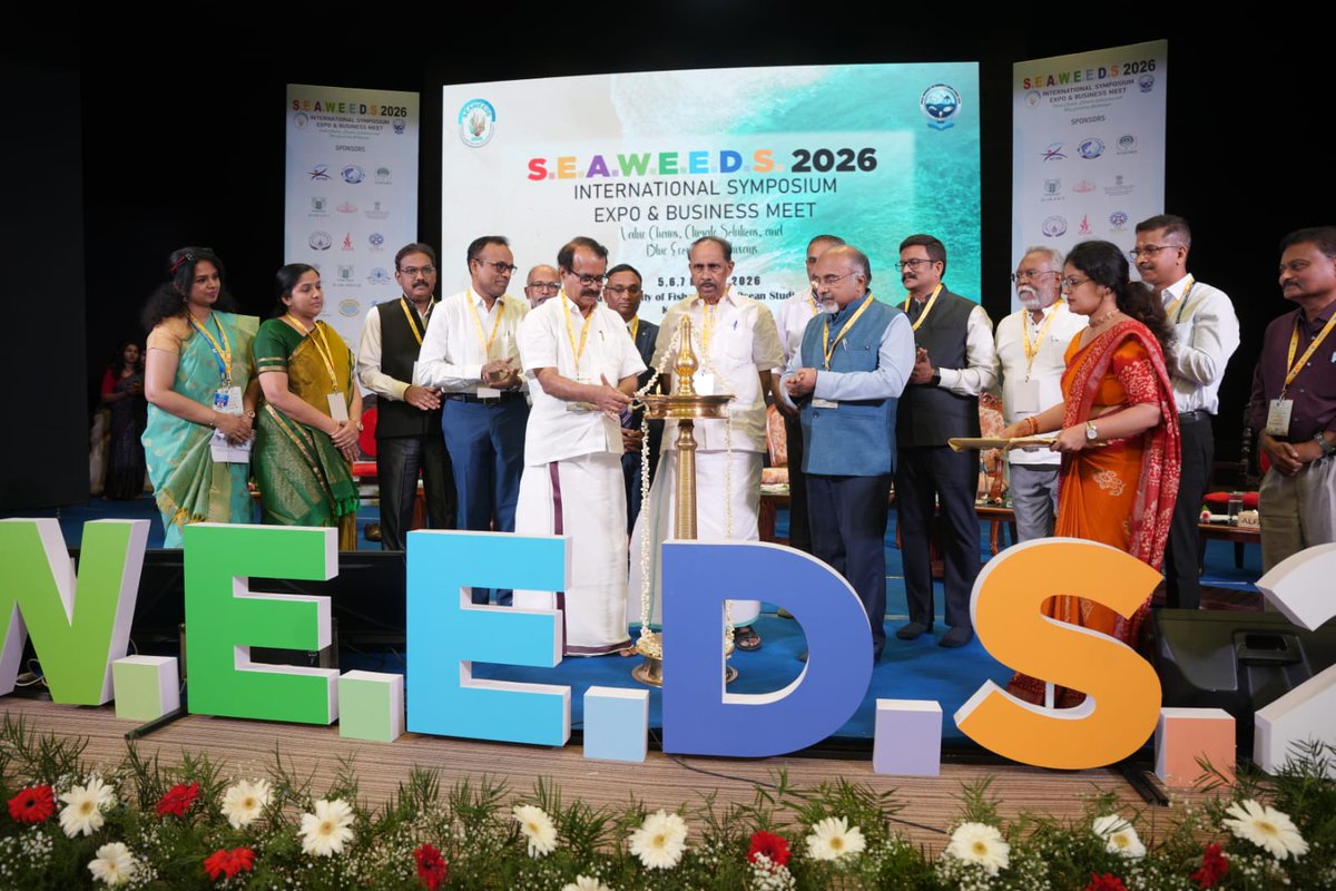 PIBTvpm's tweet image. Union Minister Shri @GeorgekurianBjp  calls for scaling up #seaweed production in India 

pib.gov.in/PressReleasePa…

#PIBKochi #InternationalSymposiumExpo #BusinessMeet #KUFOS #SEAWEEDS2026

@Min_FAHD @PIB_MoFAHD @FisheriesGoI
@MOMAIndia @MIB_India @KUFOS1 @PIB_India