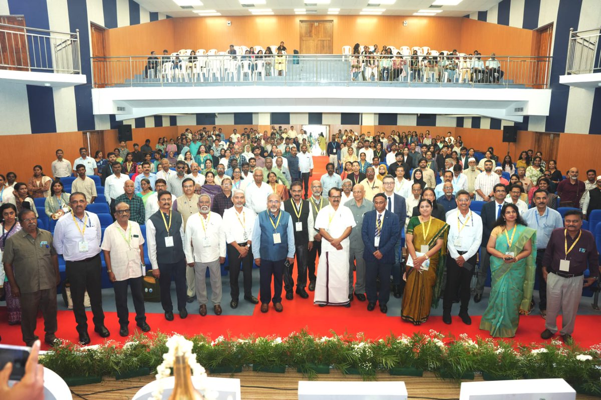 PIBTvpm's tweet image. Union Minister Shri @GeorgekurianBjp  calls for scaling up #seaweed production in India 

pib.gov.in/PressReleasePa…

#PIBKochi #InternationalSymposiumExpo #BusinessMeet #KUFOS #SEAWEEDS2026

@Min_FAHD @PIB_MoFAHD @FisheriesGoI
@MOMAIndia @MIB_India @KUFOS1 @PIB_India