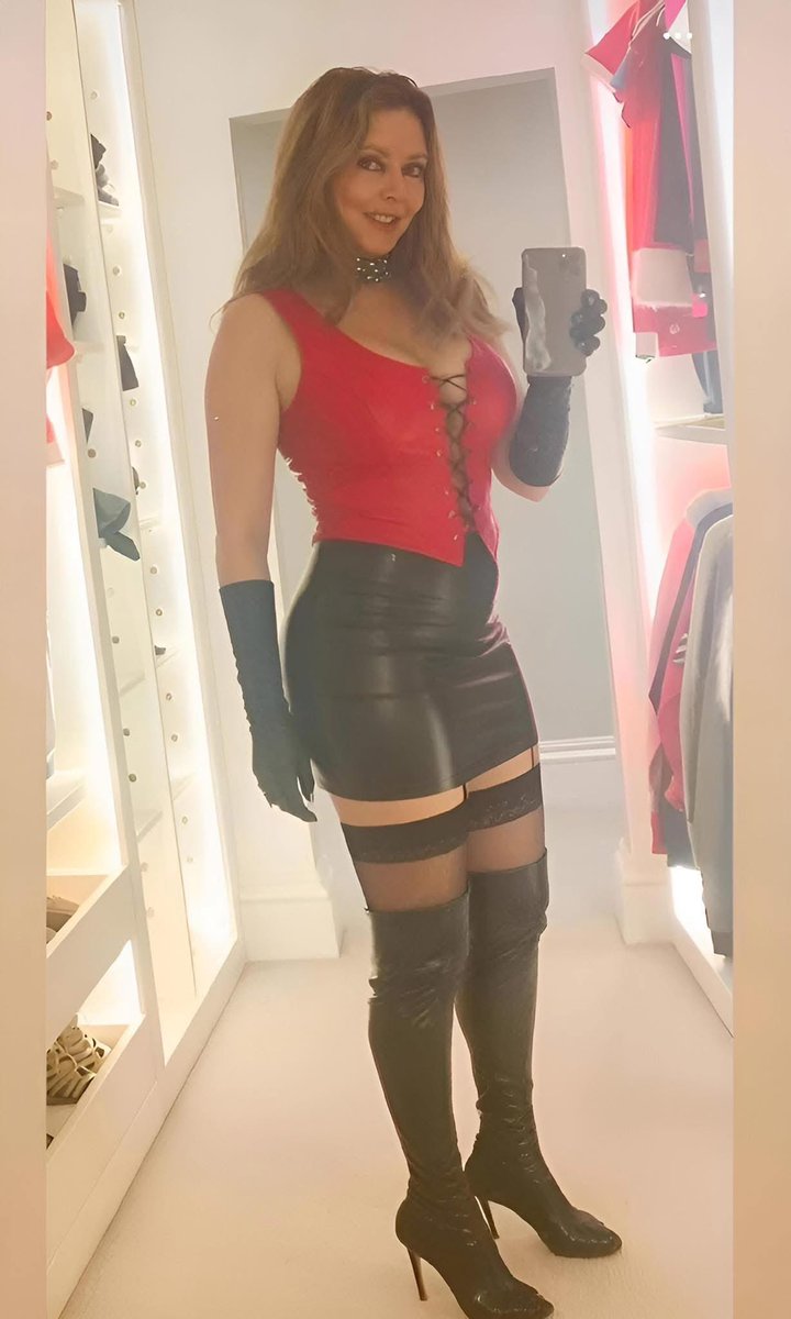franklyperv's tweet photo. Booted, gloved and latexed Carol Vordermann hotness 🔥🔥🔥 https://t.co/DmU6mZ8SfN