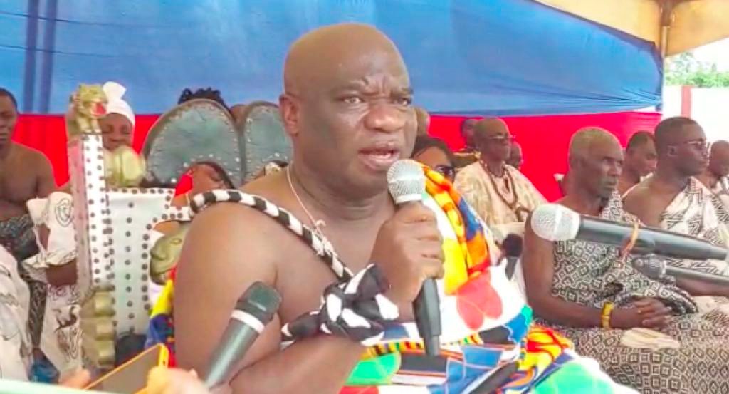 JasperZiggle's tweet image. 🚨‼️🇬🇭The Edina Omanhen is a very powerful traditional ruler in Ghana. He banned pragia in Elmina and everyone obeyed! Don't even dare!

He also threatened to stop tourists from visiting the Elmina Castle if government fails to allocate part of the revenue generated from the area