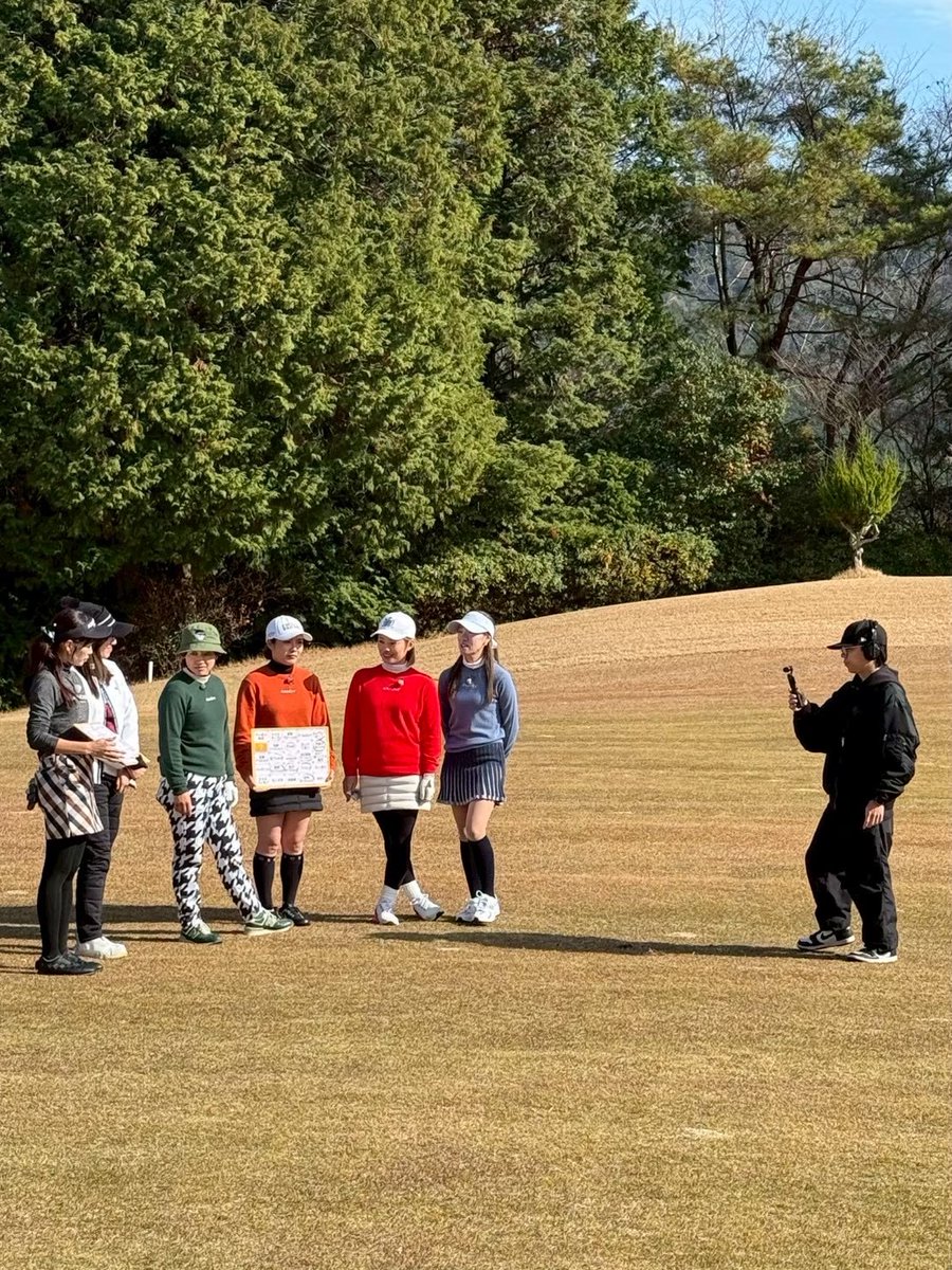 sundaygolf_itv6's tweet photo. ゲストがこの4人の時は毎週変わった企画を用意しています✨
先週は見事バーディも決めて勝利した #4under ですが、今週は？🫣
お楽しみに⛳️

#大洲ゴルフ倶楽部
#井坂彰 #山崎未来 #豊福海央
#あいテレビ #愛媛 #ゴルフ https://t.co/pcOFb4s0tY