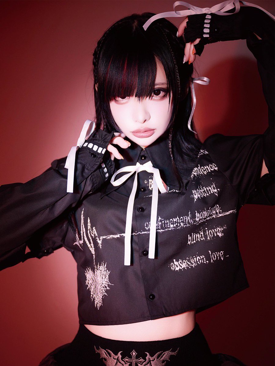 Grrr_the_Lipper's tweet photo. Grrr the Lipper
✝…2026 S/S collection…✝

≪ コウモリ襟†盲愛ブラウス† ≫

 White/Black
■販売日時

取扱店舗にて3/14(土)より販売開始
※ウェブストアは共に12時より販売開始 https://t.co/vgiQK0t0Nf