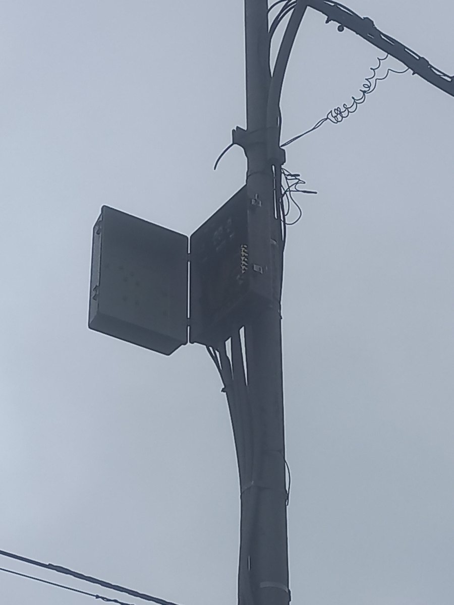 harakatinow's tweet photo. Dear @CityPowerJhb yesterday your employees came to cut electricity off in front of my house &amp; mistakenly cut me off as well. We lodged a call &amp; have been waiting for over 24 hours to be restored. Reference number is CP3460490 the box was left wide opened exposing us to damage. https://t.co/QzhnA4U0lT