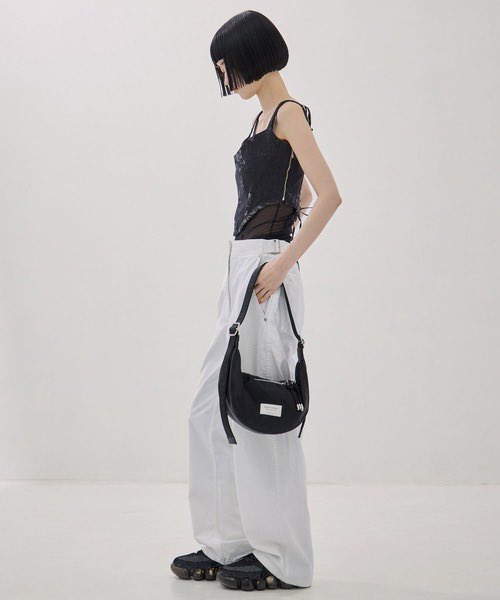 ◻︎beautiful people《STUDIOUS別注》ナイロンムーンショルダーバッグ