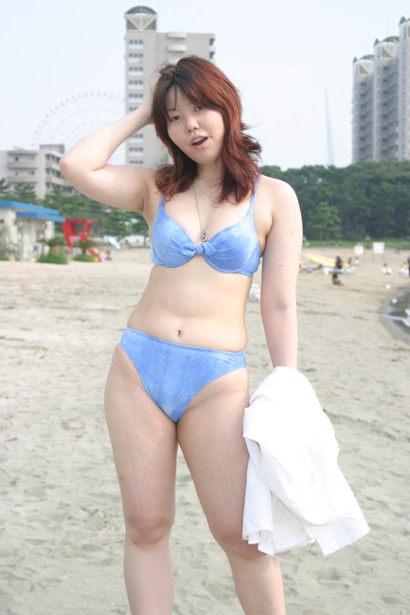 gravshot's tweet photo. 2003 お台場海浜公園
一枚目左端は管理事務所と赤いフレームの監視所

EOS10D + フィルム用超広角レンズ
EF-sレンズは未だ存在せず
デジ一でもjpeg一発撮り時代 https://t.co/vLiBW9ofnd