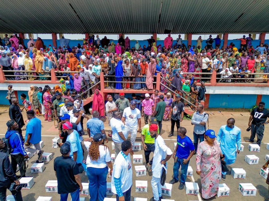salawueedris1's tweet photo. SEYI TINUBU IN BENUE STATE

Benue turned out in strong numbers as Seyi Tinubu continued his nationwide Ramadan and Lent fasting relief outreach. The vibrant atmosphere reflected the spirit and unity of the community. https://t.co/dsktywP5xd
