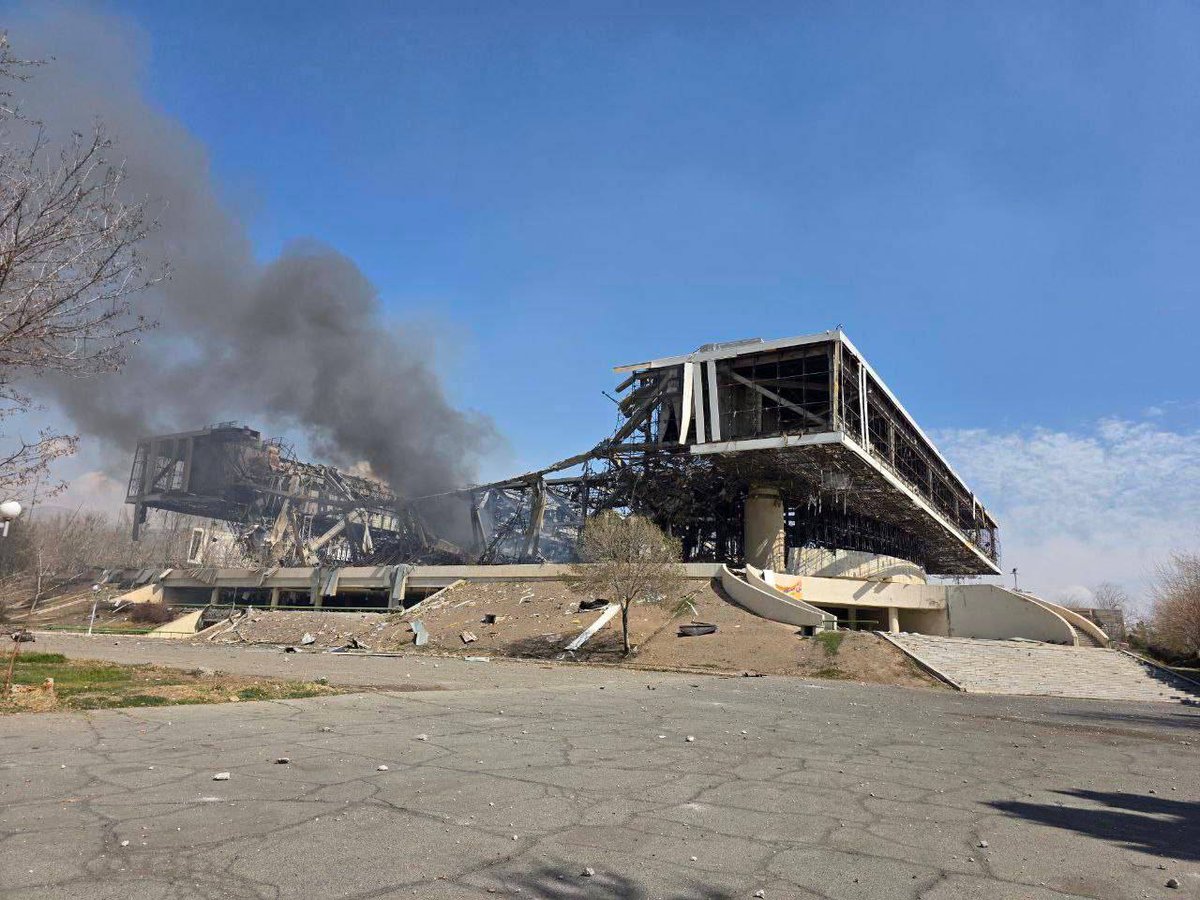 تقریبا همه چیزهایی که اسراییلی‌ها طرفداران پهلوی را با آن فریب دادند و تجاوز به ایران را عادی سازی کردند و آنها را نسبت به ایران بی‌رنگ کردند، دارد آشکار می‌شود. از تحریک گروه‌های تجزیه‌طلب تروریستی برای ورود به جنگ شهری و کشتار مردم تا بمباران بیمارستان‌ها، ورزشگاه‌ها و مدارس.