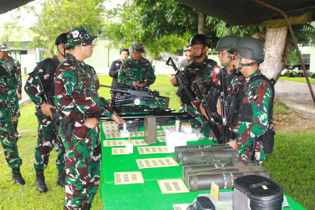 korem132palu's tweet photo. Danrem 132/Tdl Buka Latihan Proglatsi Satgas Sistem Blok (PSSB) Satgas Pamtas RI–PNG Yonif 714/Sintuwu Maroso

#kodam23palakawira
#korem132tdl
#tniadmengabdidanmembangunbersamarakyat https://t.co/ISGCYEDMun