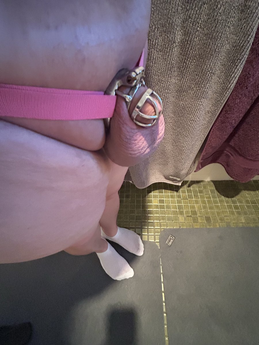 dandm869's tweet photo. So this happened this morning I was Unlocked, 2x bands applied by Mistress for 1hr then shaved 🪒 and Locked 🔒 again back in its cage. Omg what has she turned into lol what an absolute amazing experience https://t.co/jPP19FjF6C