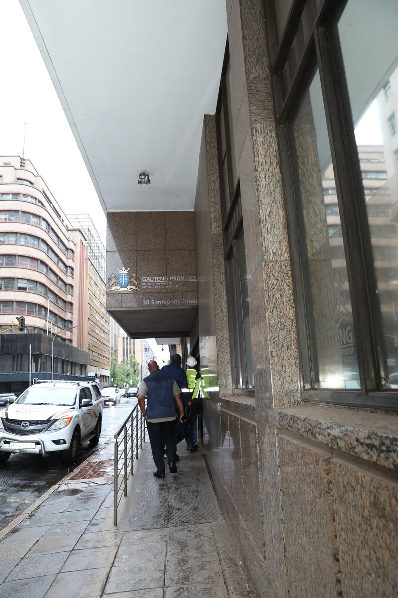 JacobMamaboloSA's tweet photo. This morning we conducted site inspections on office accommodation buildings in the Gauteng Provincial Government Precinct, Johannesburg CBD. There's currently work to refurbish these assets. #BuildingSmartCities #GrowingGautengTogether https://t.co/saV2qoDBgw