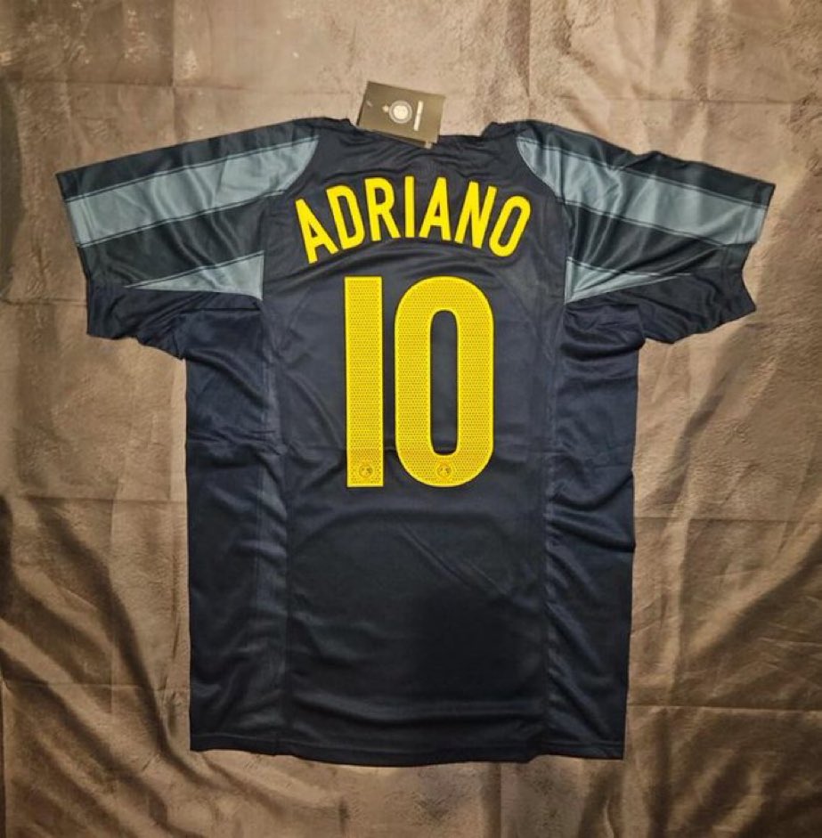 🚨 GIVEAWAY 🚨

To celebrate the Milan Derby, if Inter wins, we will give away this original classic Adriano #10 shirt from 04/05. 

To enter:

1️⃣ Like &amp; RT this post 
2️⃣ Follow our page on X <a href="/BE_INTER/">Mr. Sæxobeat</a> 

Good luck! 🖤💙

‼️Winner will be announced on Monday.‼️