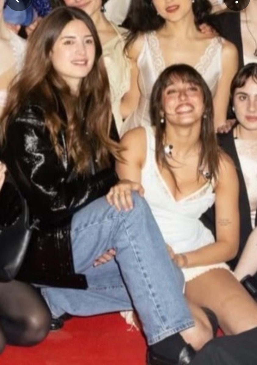 E cmq in questa foto Giulia è vicino a Marine, coreografa della Horde e del Ballet National de Marsille. Io sono ferma qui, a Giulia che si è esibita a Londra per Rosalia, tra dei talenti come lo è lei. ❤️‍🔥