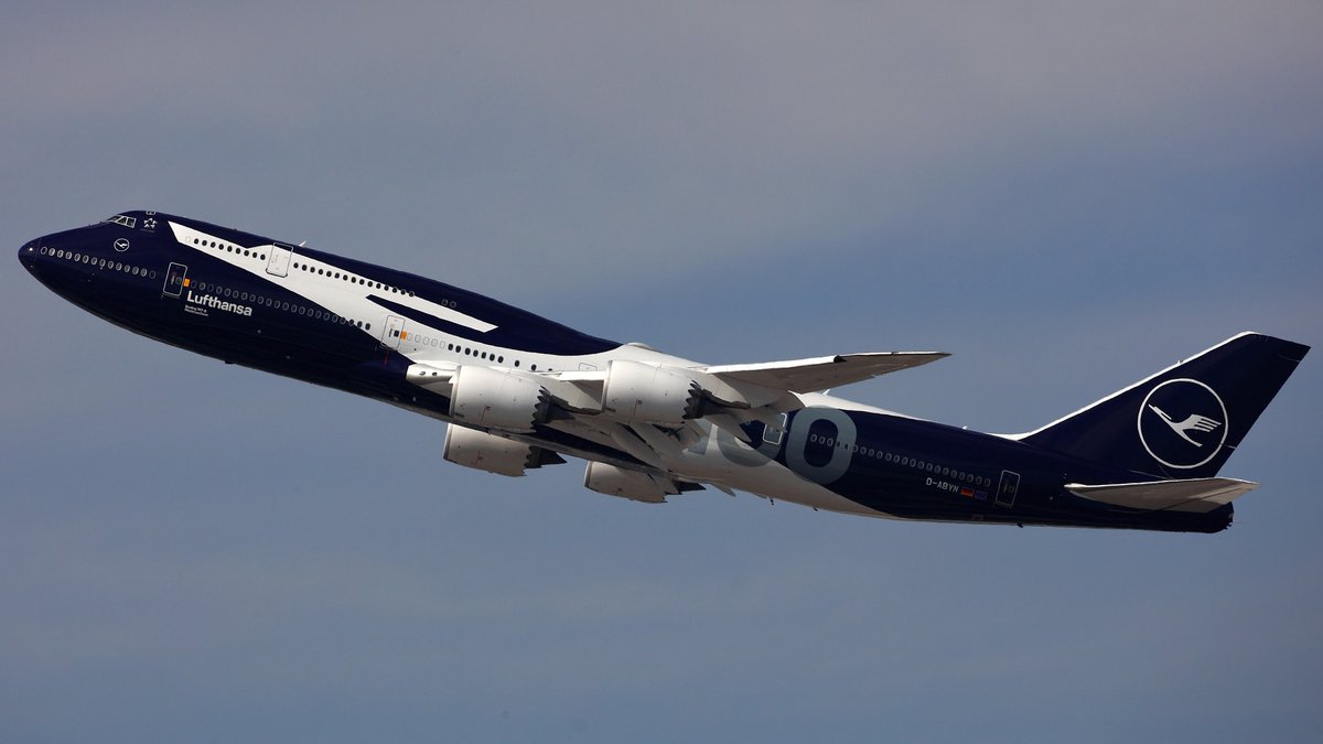 Lufthansa 100 years, D-ABYN センス高し。そして747に似合いすぎ