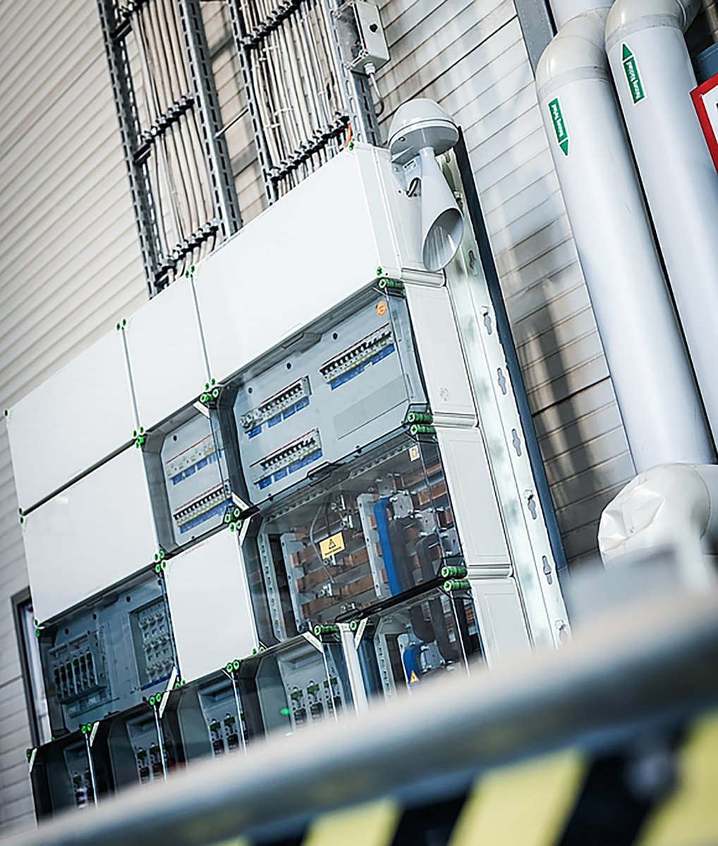 Enclosure assembly adds time and cost to OEM projects.

Working directly with your enclosure manufacturer for CNC customisation and assembly can streamline timelines, reduce risk and retain accountability.

Learn more: spelsberg.co.uk/news/news-pres…?

#Spelsberg #EnclosureAssembly