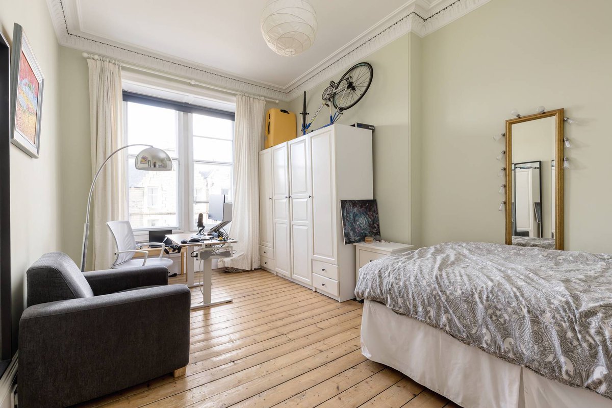 ** NEW PROPERTY ** Attractive, generously proportioned two-bedroom top/third floor flat with box room, offering fantastic views towards Edinburgh Castle, Arthurs Seat and The Pentlands.

Offers over £400,000

espc.com/property/97-3f…